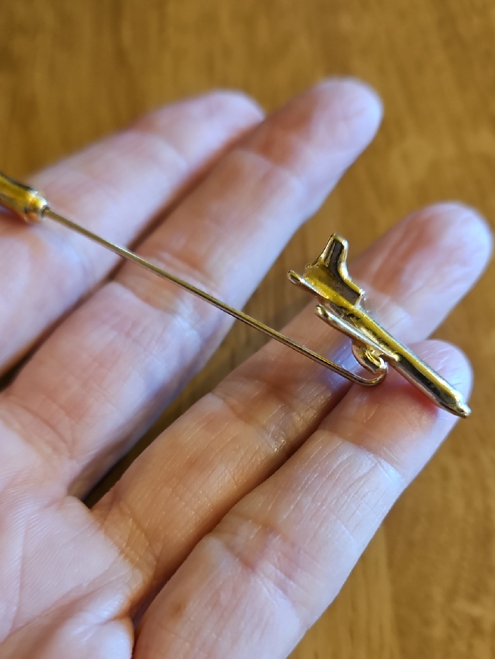 Vintage gold tone airplane aircraft stick pin lapel pilot flight attendant - Picture 2 of 5